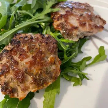 picture of low sodium sausage patties over greens