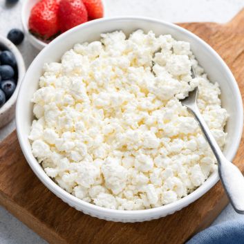 bowl of low sodium cottage cheese